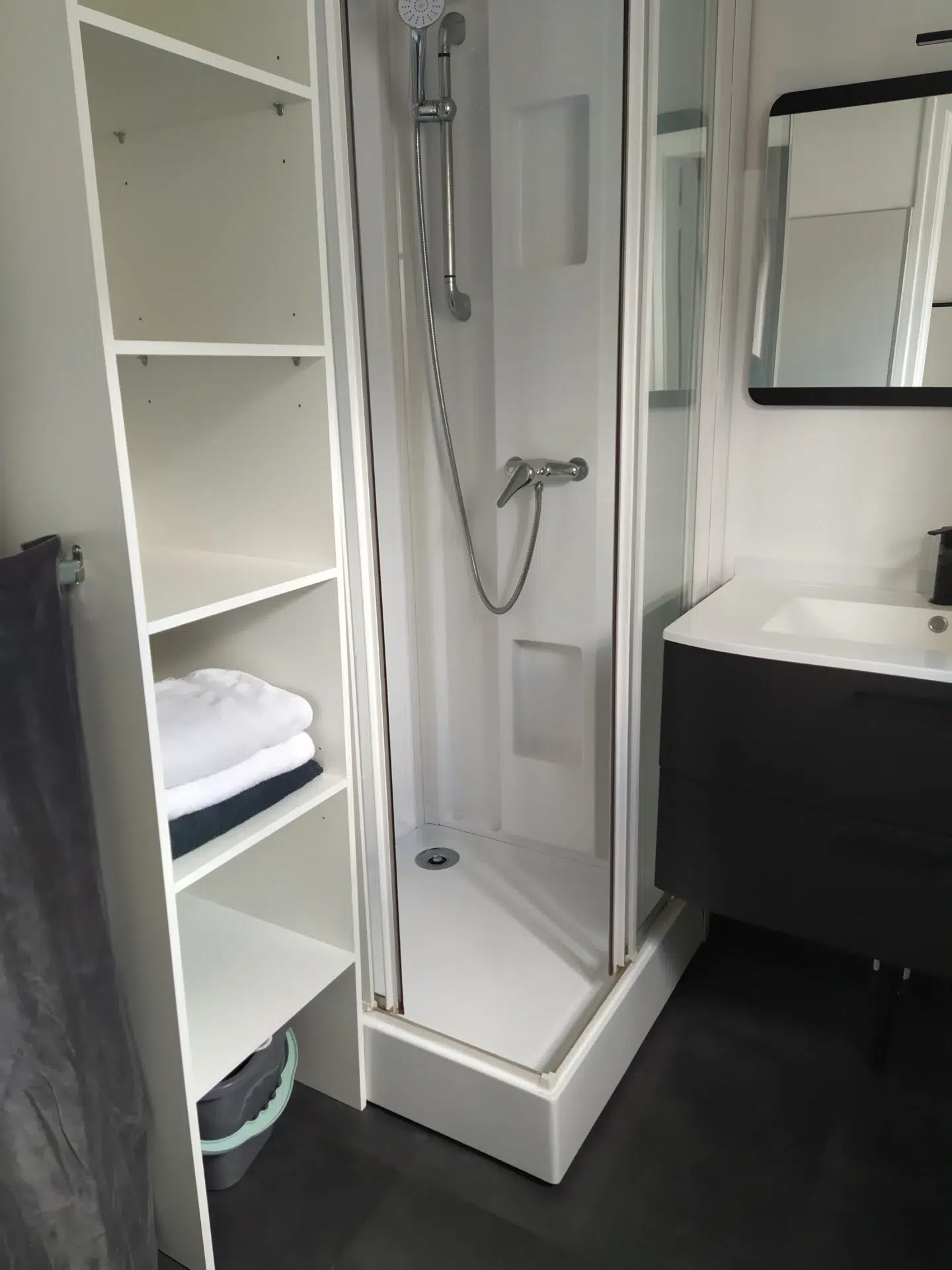 Salle d'eau moderne location Ty Nevet Quimper