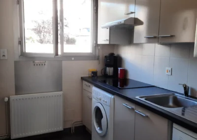 Cuisine équipée : Cuisinez facilement grâce à une cuisine moderne lors de votre séjour à Quimper. N'hésitez pas à consultez notre offre !
