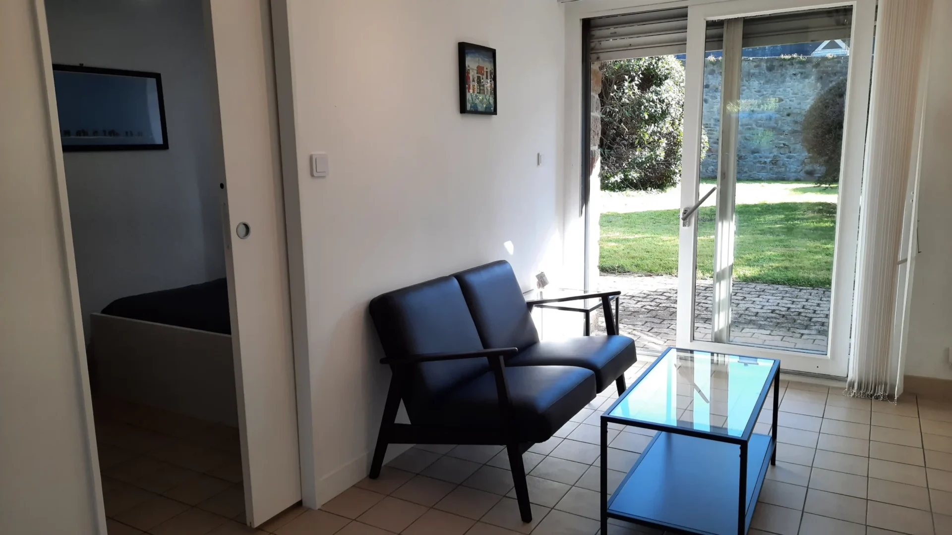 Salon-chambre-cocoon-16-9 location saisonnière avec terrasse au cœur de Quimper