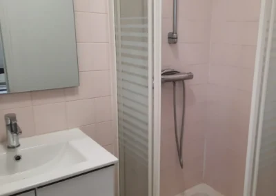 Location courte durée, salle d'eau T2 meublé locmaria Quimper