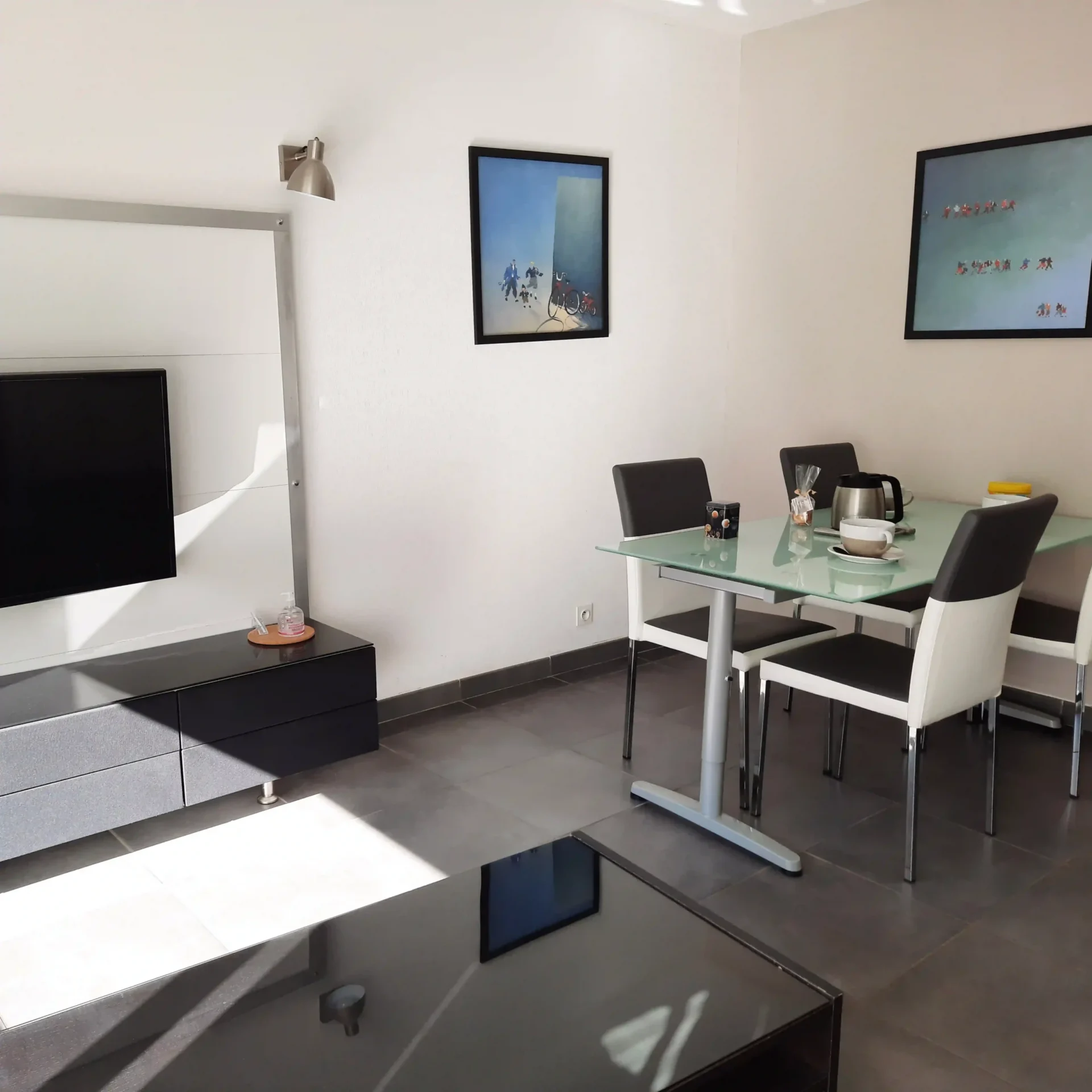 sejour-TV-le-palais-1-1 Location appartement selon vos besoins à Quimper